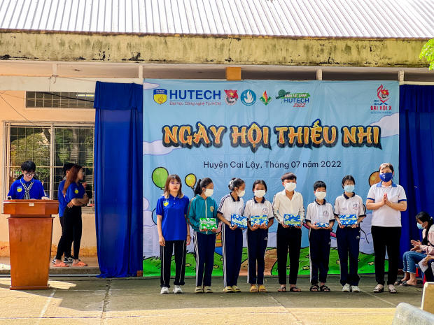 Mùa hè xanh HUTECH 2022: Chiến sĩ tại xã Ngũ Hiệp, tỉnh Tiền Giang “cháy” hết mình cho Ngày hội thiếu nhi 33
