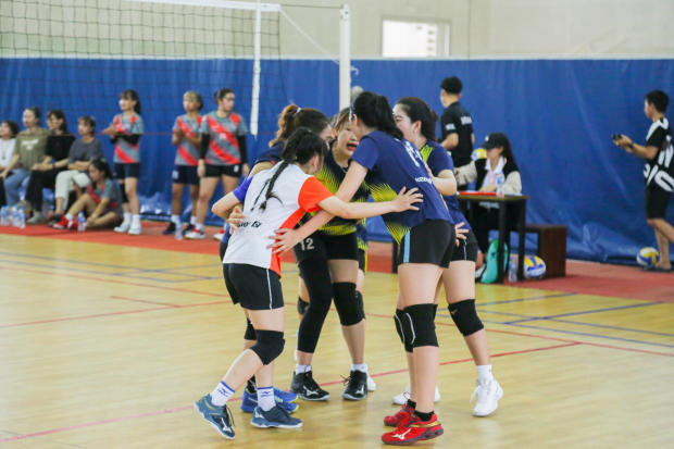 Đội tuyển Bóng chuyền nữ HUTECH giành Huy chương bạc giải TDT Volleyball Cup 2022 78