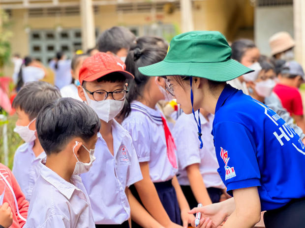 Mùa hè xanh HUTECH 2022: Chiến sĩ tại xã Ngũ Hiệp, tỉnh Tiền Giang “cháy” hết mình cho Ngày hội thiếu nhi 62