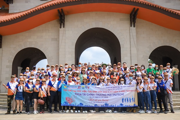 Cựu sinh viên Khoa Tài chính - Thương mại gặp gỡ trong không gian “Kết nối yêu thương” 61