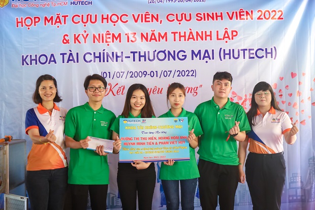 Cựu sinh viên Khoa Tài chính - Thương mại gặp gỡ trong không gian “Kết nối yêu thương” 111