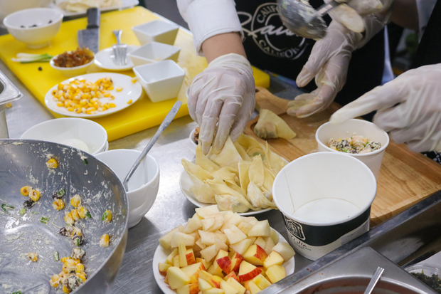 Nhiều đầu bếp trẻ tiềm năng lộ diện tại vòng Chung kết cuộc thi nấu ăn với nho khô California 211