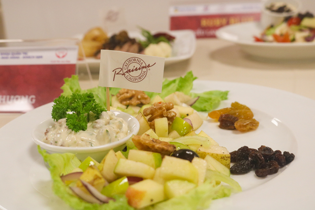 Nhiều đầu bếp trẻ tiềm năng lộ diện tại vòng Chung kết cuộc thi nấu ăn với nho khô California 96