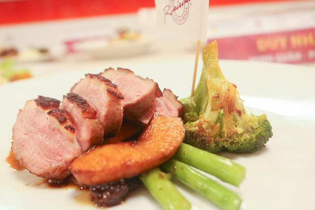 Nhiều đầu bếp trẻ tiềm năng lộ diện tại vòng Chung kết cuộc thi nấu ăn với nho khô California 98