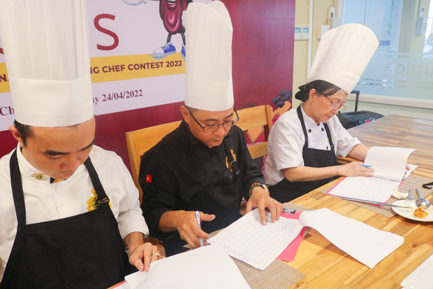 Nhiều đầu bếp trẻ tiềm năng lộ diện tại vòng Chung kết cuộc thi nấu ăn với nho khô California 130