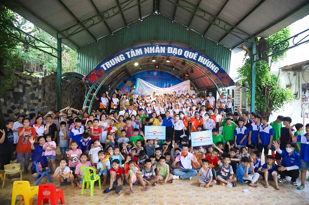 Cựu sinh viên Khoa Tài chính - Thương mại gặp gỡ trong không gian “Kết nối yêu thương” 165