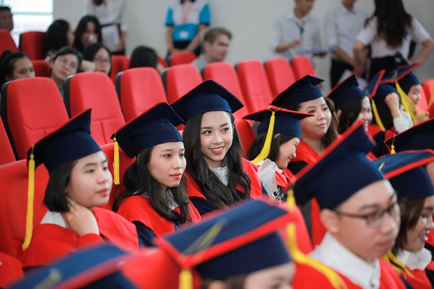 Khóa đầu tiên của chương trình Đại học chuẩn Nhật Bản tốt nghiệp 12
