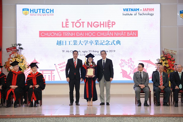 HUTECH tổ chức Lễ bế giảng và trao bằng tốt nghiệp chương trình Đại học chuẩn Nhật Bản 90