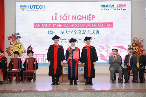 HUTECH trang trọng tổ chức Lễ tốt nghiệp chương trình Đại học chuẩn Nhật Bản 110