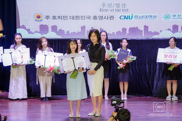 Sinh viên Viện Công nghệ Việt - Hàn HUTECH giành giải Nhất tại Cuộc thi nói tiếng Hàn năm 2020 27