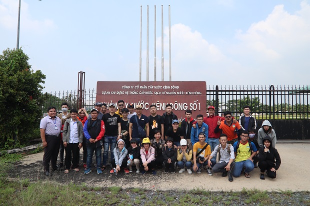 Sinh viên Kỹ thuật môi trường tham quan hệ thống vận hành xử lý tại các nhà máy nước 43