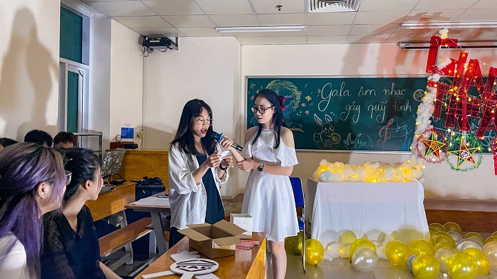 Sinh viên Khoa Dược và Khoa Nhật Bản học đem “Giấc mơ trăng rằm” tới các em nhỏ Trường Tiểu học Tầm Vu 32