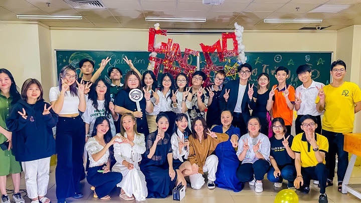 Sinh viên Khoa Dược và Khoa Nhật Bản học đem “Giấc mơ trăng rằm” tới các em nhỏ Trường Tiểu học Tầm Vu 35