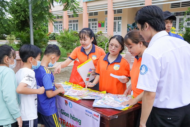 Nhật ký thiện nguyện “Tiếp bước đến trường” đầy ý nghĩa của sinh viên VJIT tại Tân Dương (Đồng Tháp) 38
