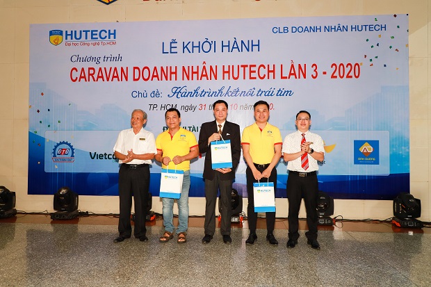 Caravan Doanh nhân HUTECH tiếp tục nối dài hành trình yêu thương ấn tượng trên cung đường TP.HCM - Tiền Giang 32