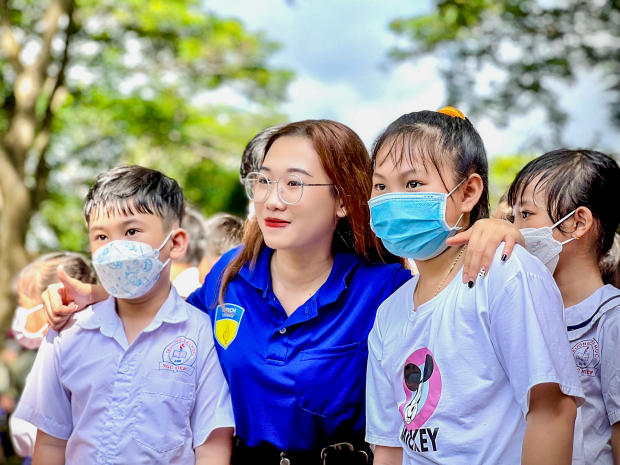 Mùa hè xanh HUTECH 2022: Chiến sĩ tại xã Ngũ Hiệp, tỉnh Tiền Giang “cháy” hết mình cho Ngày hội thiếu nhi 64