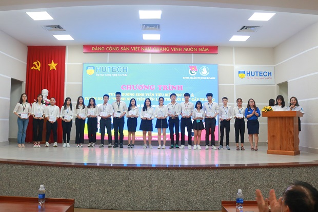 Các Khoa/Viện HUTECH tuyên dương, khen thưởng sinh viên tiêu biểu HKI, năm học 2019 - 2020 119