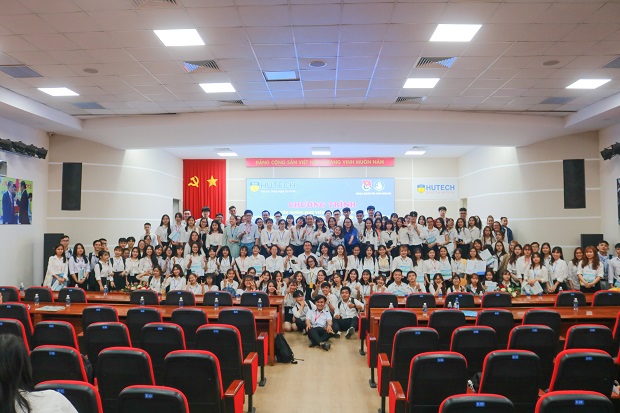 Các Khoa/Viện HUTECH tuyên dương, khen thưởng sinh viên tiêu biểu HKI, năm học 2019 - 2020 128