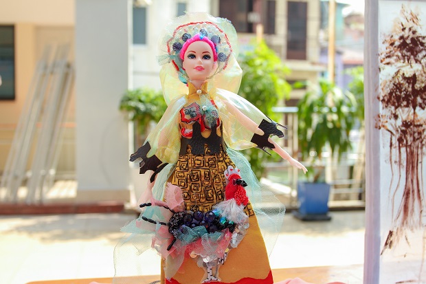 "Bản lĩnh Việt Nam" đầy kiêu hãnh tại triển lãm Chung kết cuộc thi Thiết kế thời trang Búp bê Barbie 75
