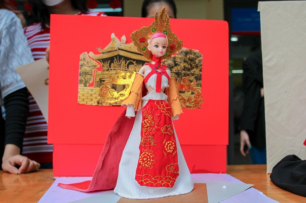 "Bản lĩnh Việt Nam" đầy kiêu hãnh tại triển lãm Chung kết cuộc thi Thiết kế thời trang Búp bê Barbie 70