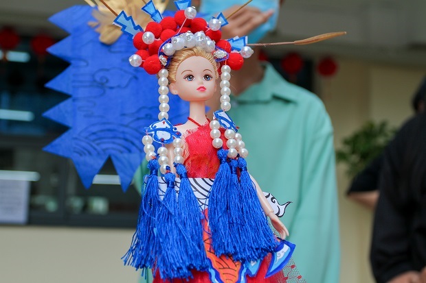 "Bản lĩnh Việt Nam" đầy kiêu hãnh tại triển lãm Chung kết cuộc thi Thiết kế thời trang Búp bê Barbie 80