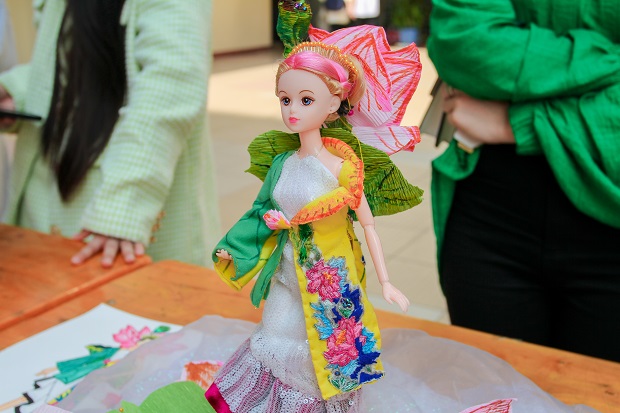"Bản lĩnh Việt Nam" đầy kiêu hãnh tại triển lãm Chung kết cuộc thi Thiết kế thời trang Búp bê Barbie 87