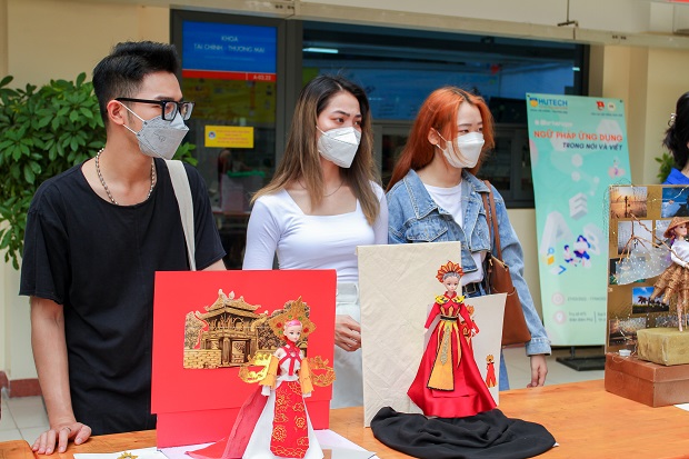"Bản lĩnh Việt Nam" đầy kiêu hãnh tại triển lãm Chung kết cuộc thi Thiết kế thời trang Búp bê Barbie 44