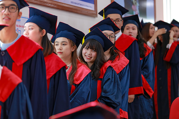 Các Tân Thạc sĩ, Cử nhân, Kỹ sư, Kiến trúc sư, Dược sĩ HUTECH rộn ràng tốt nghiệp 198