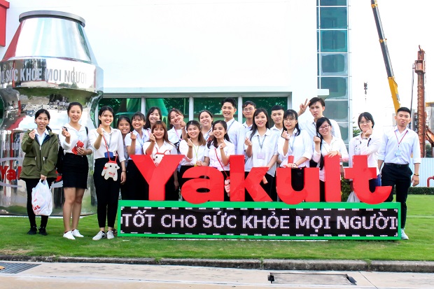 Sinh viên VJIT tìm hiểu dây chuyền sản xuất sản phẩm của Yakult 4