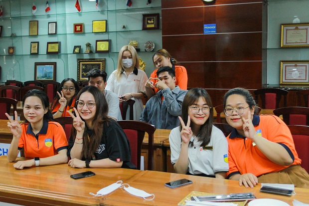 Sinh viên Viện Công nghệ Việt - Hàn (VKIT) trải nghiệm văn hóa ẩm thực Hàn Quốc với món ăn trứ danh Kimbap 145