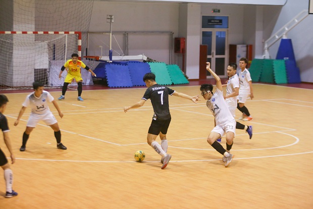 Tuyển Futsal nam HUTECH tiến thẳng vào Bán kết sau trận Tứ kết “thư hùng” 60