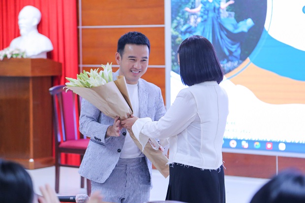 Sinh viên HUTECH khám phá hành trình kết hợp thời trang và quảng bá du lịch từ NTK Lê Thanh Hòa 37
