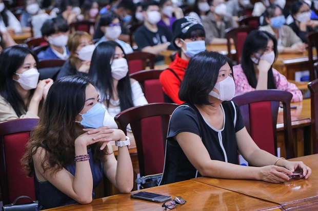 Sinh viên HUTECH khám phá hành trình kết hợp thời trang và quảng bá du lịch từ NTK Lê Thanh Hòa 23