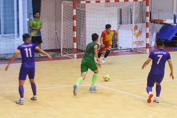 Tuyển Futsal nam HUTECH tiến thẳng vào Bán kết sau trận Tứ kết “thư hùng” 71