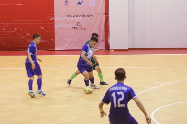 Tuyển Futsal nam HUTECH tiến thẳng vào Bán kết sau trận Tứ kết “thư hùng” 68