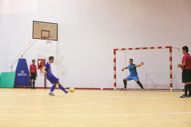 Tuyển Futsal nam HUTECH tiến thẳng vào Bán kết sau trận Tứ kết “thư hùng” 74