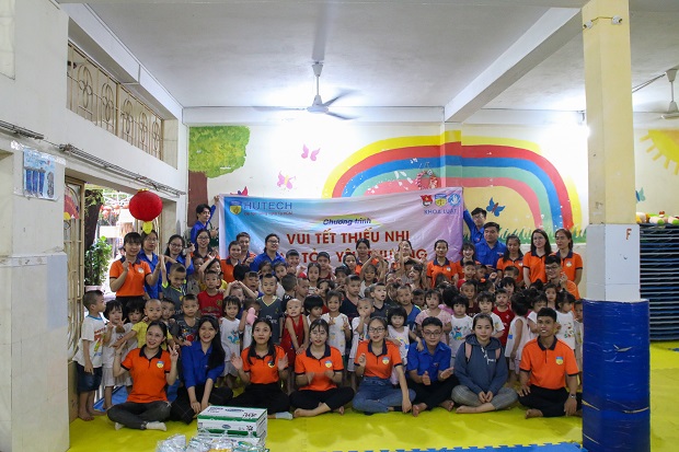 Sinh viên Luật HUTECH mang tết Thiếu nhi đến cho trẻ em chùa Kỳ Quang II 12