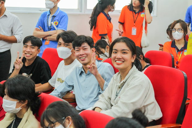 Học sinh THPT các tỉnh Bến Tre, Đồng Tháp trải nghiệm môi trường học tập tại HUTECH 90