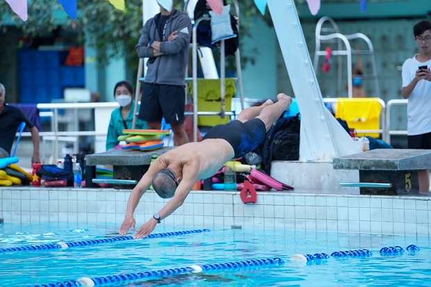 Hội thao CB-GV-NV HUTECH 2022: Phòng Đào tạo - Khảo thí lập “cú đúp” vàng môn Bơi lội, vươn lên dẫn đầu bảng tổng sắp 20