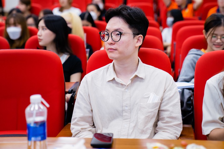 Sinh viên Khoa Hàn Quốc học tìm hiểu và "khoe" tài sáng tạo nội dung văn hóa qua Digital Media 24