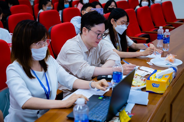 Sinh viên Khoa Hàn Quốc học tìm hiểu và "khoe" tài sáng tạo nội dung văn hóa qua Digital Media 102