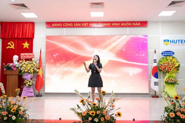 Trống khai giảng đã điểm, sinh viên Viện Công nghệ Việt - Hàn chính thức khởi động năm học mới 19
