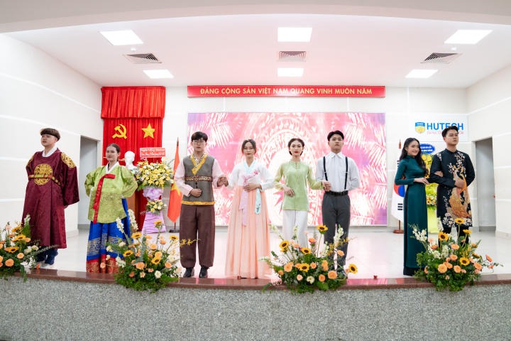 Trống khai giảng đã điểm, sinh viên Viện Công nghệ Việt - Hàn chính thức khởi động năm học mới 22