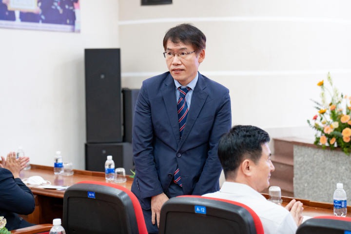 Trống khai giảng đã điểm, sinh viên Viện Công nghệ Việt - Hàn chính thức khởi động năm học mới 53