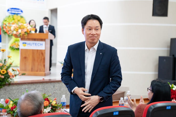 Trống khai giảng đã điểm, sinh viên Viện Công nghệ Việt - Hàn chính thức khởi động năm học mới 55
