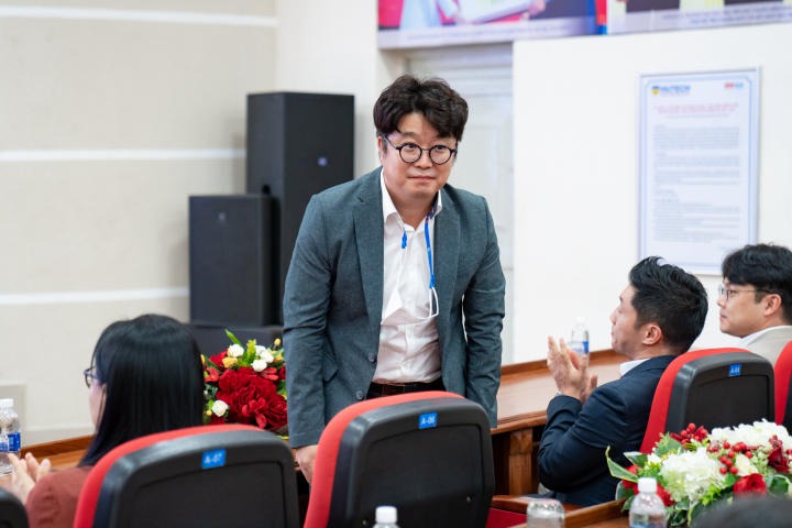 Trống khai giảng đã điểm, sinh viên Viện Công nghệ Việt - Hàn chính thức khởi động năm học mới 60