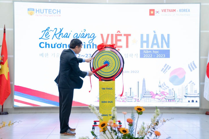 Trống khai giảng đã điểm, sinh viên Viện Công nghệ Việt - Hàn chính thức khởi động năm học mới 88