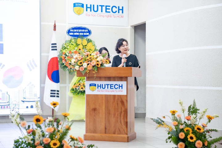 Trống khai giảng đã điểm, sinh viên Viện Công nghệ Việt - Hàn chính thức khởi động năm học mới 99