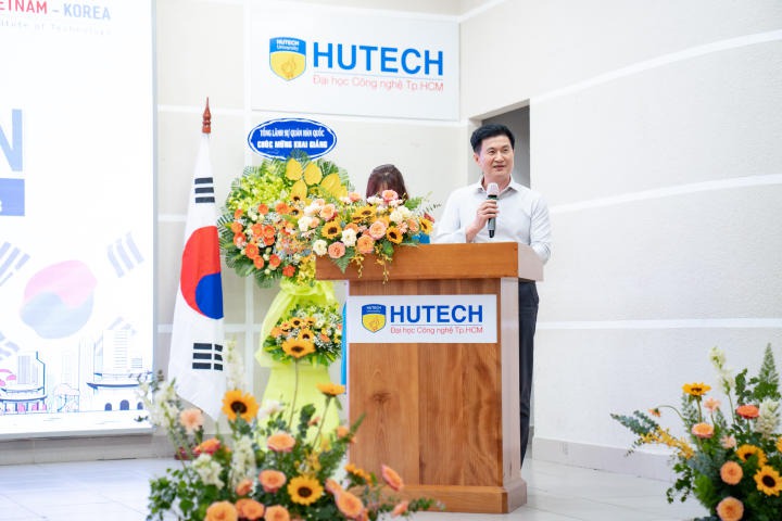 Trống khai giảng đã điểm, sinh viên Viện Công nghệ Việt - Hàn chính thức khởi động năm học mới 104