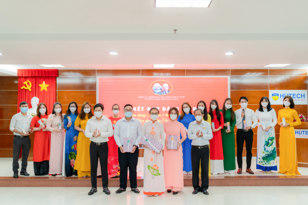Chi bộ 13 tổ chức Lễ kết nạp Đảng viên và khen thưởng Đảng viên - sinh viên đạt danh hiệu Sinh viên 5 tốt 87